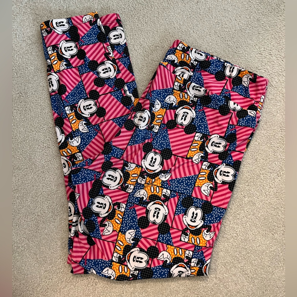 Disney x LuLaRoe Leggings TC Tall & Curvy
Mickey Mouse sz 12-18